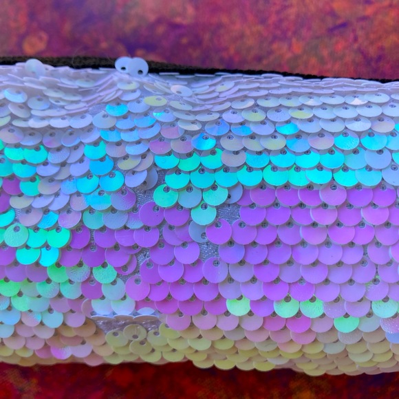 NWT Makeup Cosmetic Zipper Pouch Case Sequin Iridescent Pearl Bag. - Picture 4 of 5